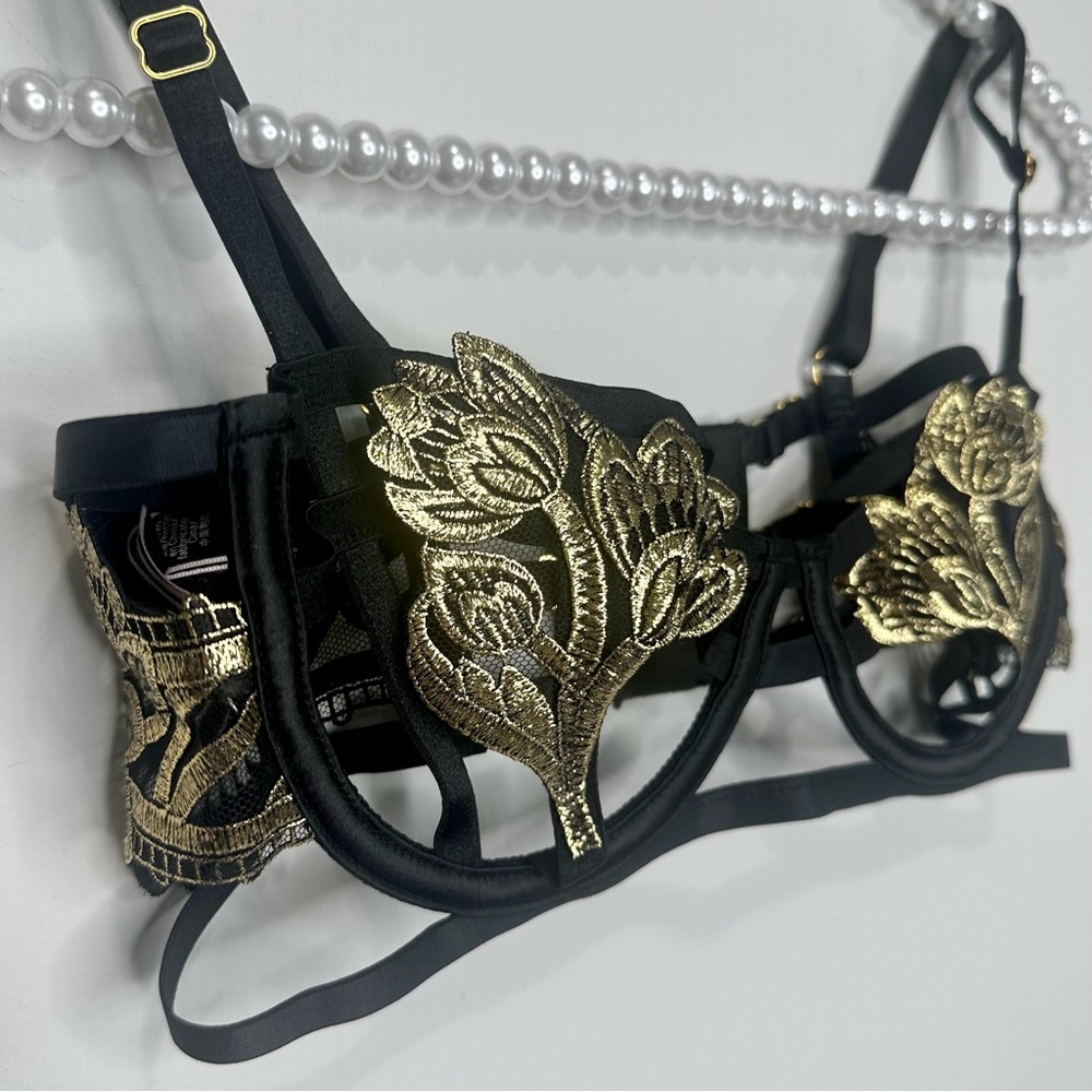 VS Very Sexy Band of Lover Black Strappy Floral Embroidered Bra - Picture 10 of 14